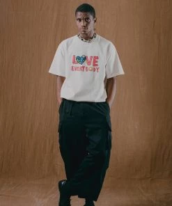 Sree Santhosh Best Selling Love Everybody S/S T-Shirt (Chalk)